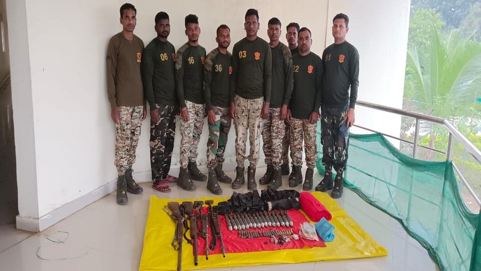 DRG and Bastar Fighters team got success Naxalites dump weapons and explosive material recovered in Jagdalpur