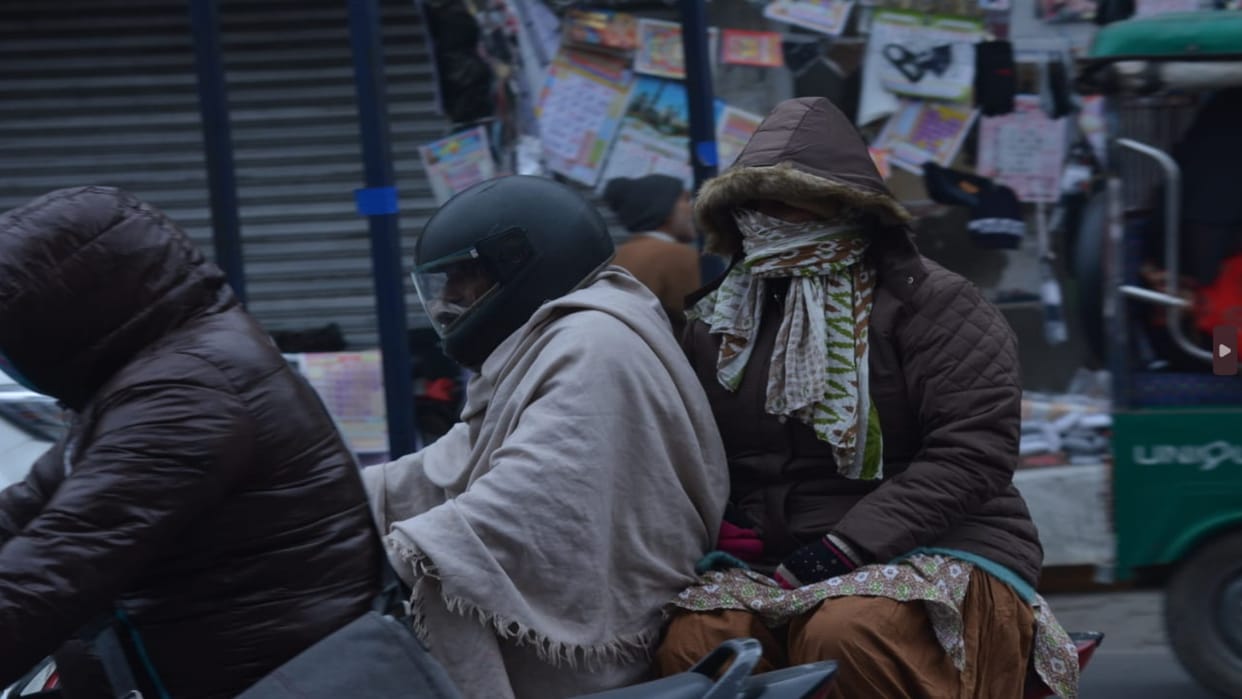 Weather Forecast Update Today Cold will haunt with icy winds yellow alert in Delhi
