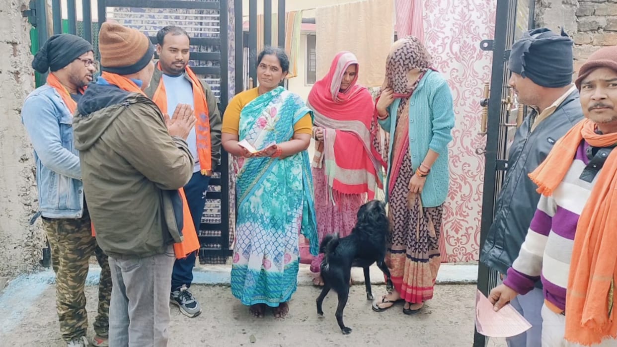 Door-to-door invitation of Vishwa Hindu Parishad in Rewa regarding Ram temple