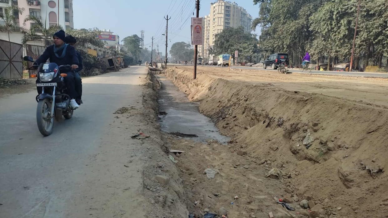 Deoria bypass drain height of wall will be reduced by one and a half feet