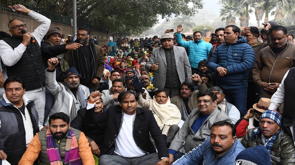 Delhi: Sanitation workers warned of strike