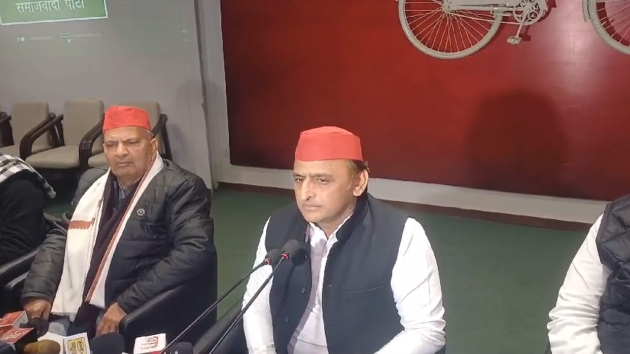 Akhilesh Yadav Samajwadi party meeting in Lucknow.