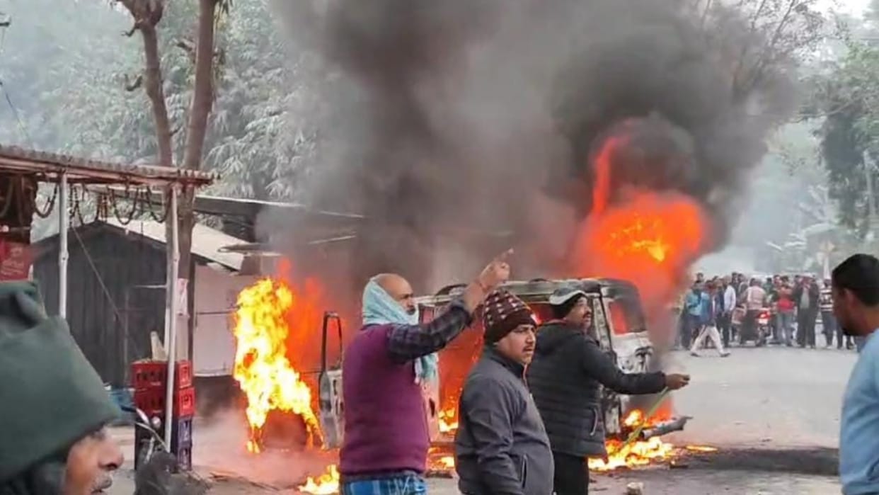Bihar News Uncontrolled Scorpio hits Gumti four people seriously injured