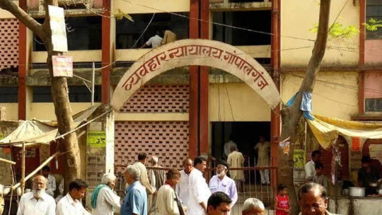 Bihar Police failed to stop crime in Gopalganj,criminals murdered court Munshi.bihar news hindi