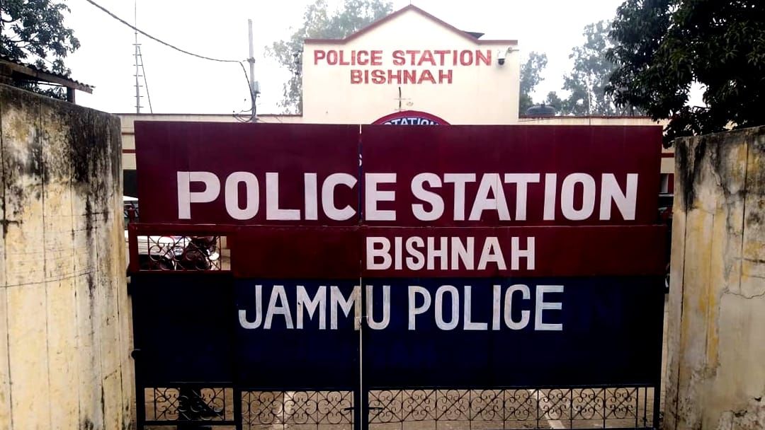 jammu bishnah news: Stone pelting on Police during raid on Bovine Smuggler house in Bishnah