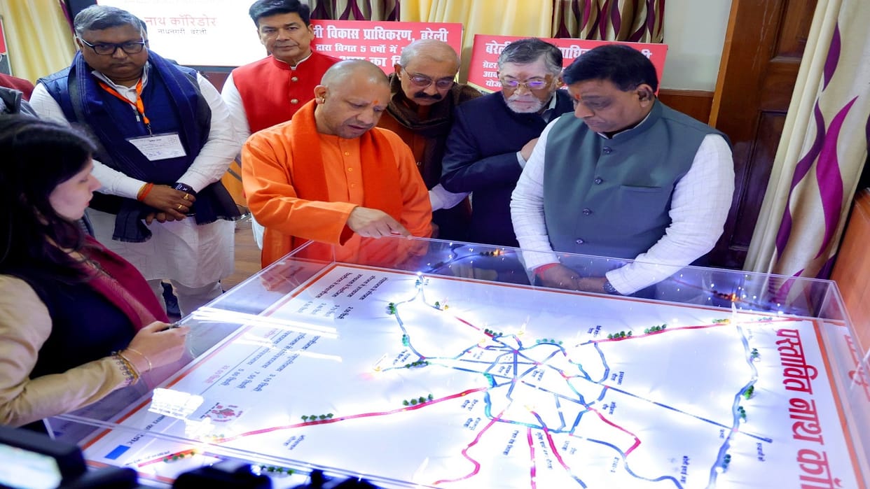 CM Yogi saw the presentation of Bareilly's Nath Corridor
