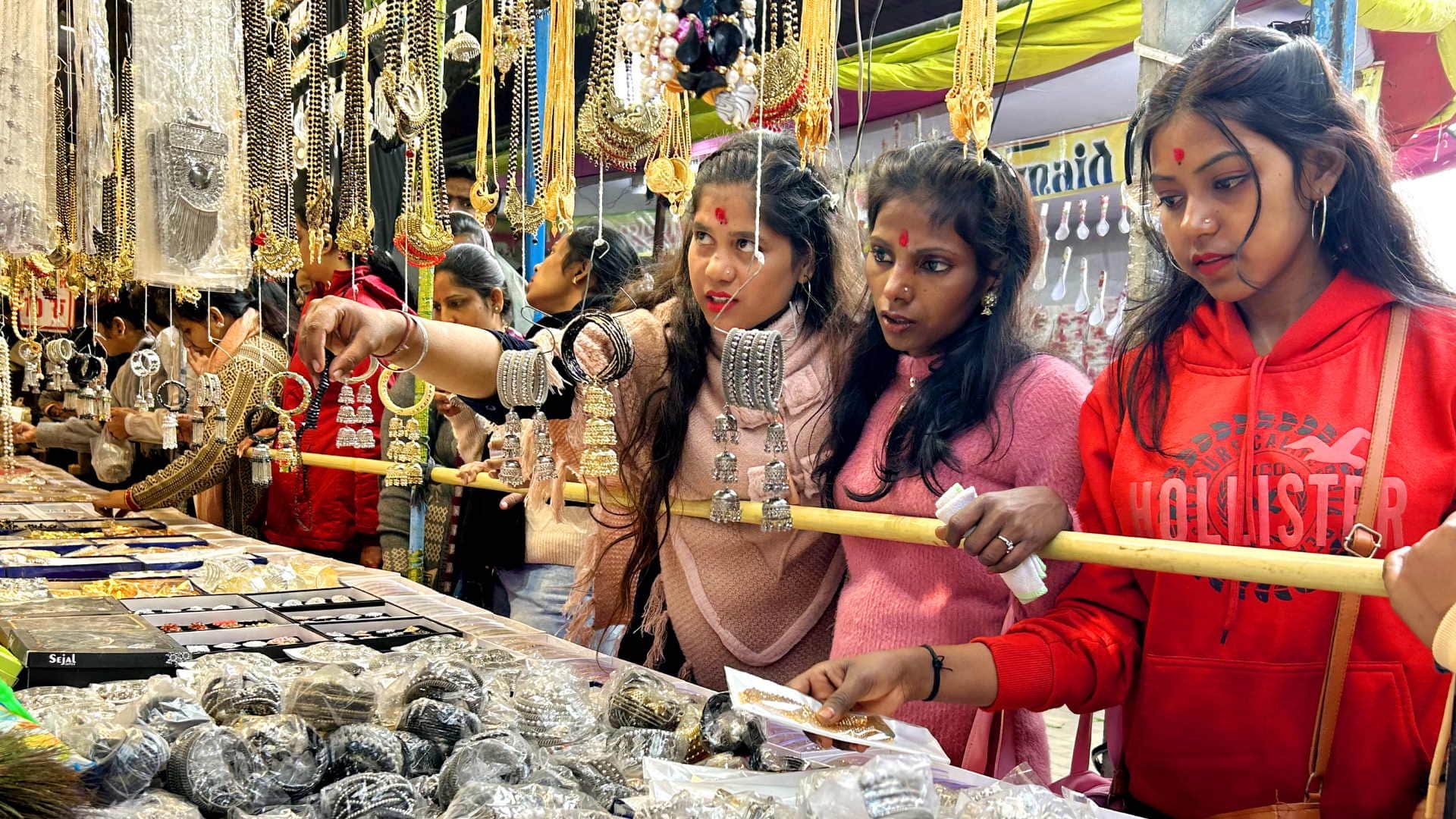 Khichdi fair of Gorakhnath temple buzzing