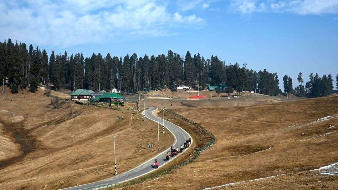 Jammu Kashmir weather: Tourists returning disappointed due to lack of snowfall dry weather affects agriculture