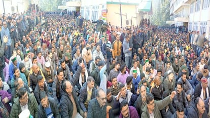 In the meeting with CM Sukhu, Electricity Board employees gave ultimatum to restore old pension by February