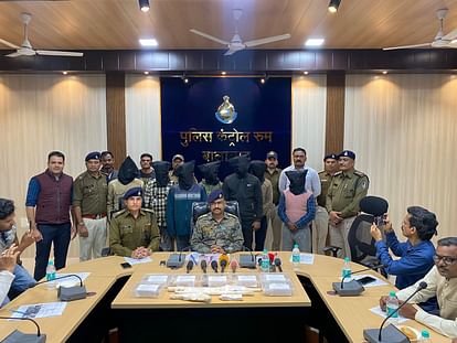 Balaghat: ज्वेलरी शॉप में चोरी करने यूपी से आया था गिरोह, पानी पुरी का ठेला लगाकर साथी करता था रैकी Balaghat: The gang had come from UP to steal in the jewelery shop