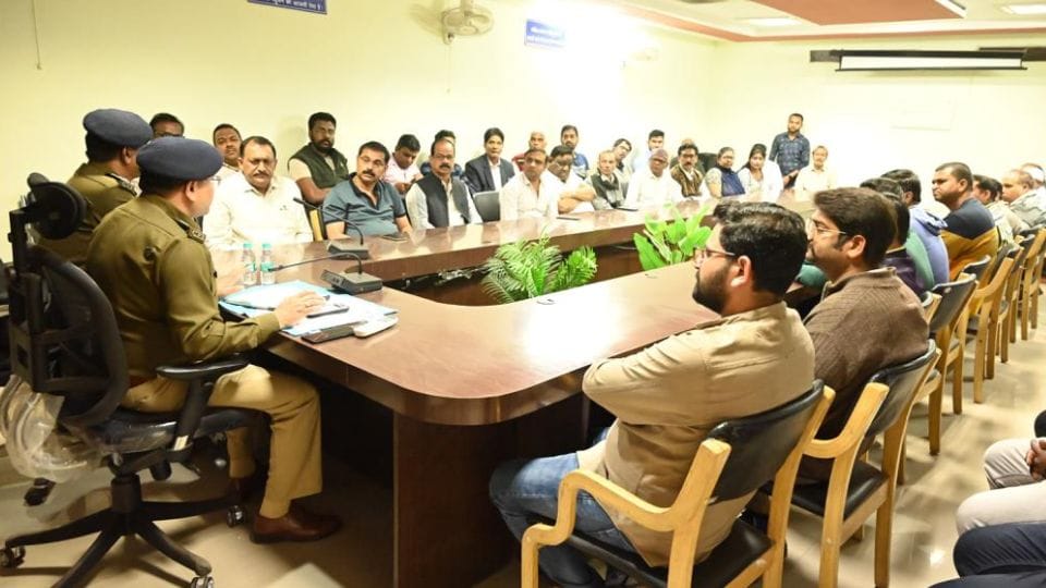 police held meeting with drug shop operators to stop use of banned drugs in Korba