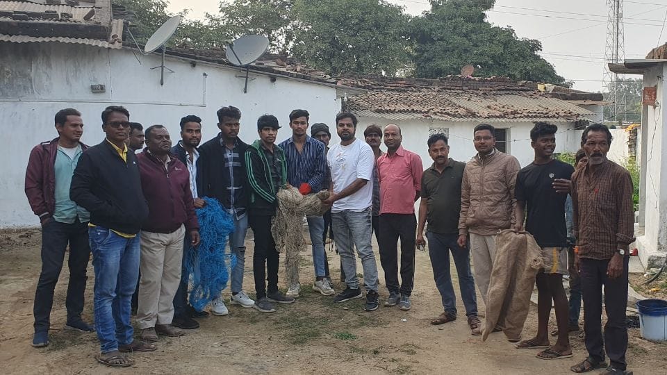 Forest department team caught pet monkey in Korba and released it in forest