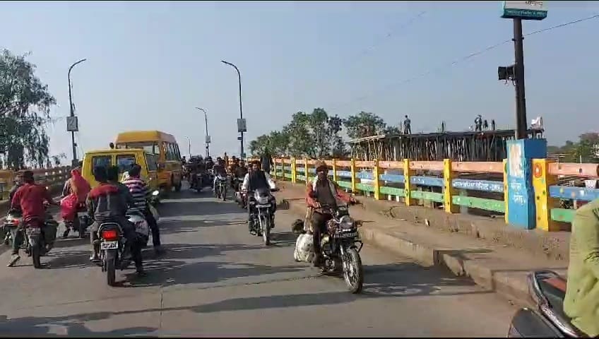 Bike rider woman dies, son seriously injured after collision with bus on Patharia Phatak overbridge in Damoh