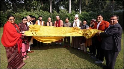 Ajmer Dargah: पीएम मोदी ने अजमेर दरगाह के लिए भेजी चादर, 13 जनवरी को की जाएगी पेश PM Narendra Modi Meets Muslim Community Delegation presented chadar for Ajmer Dargah URS