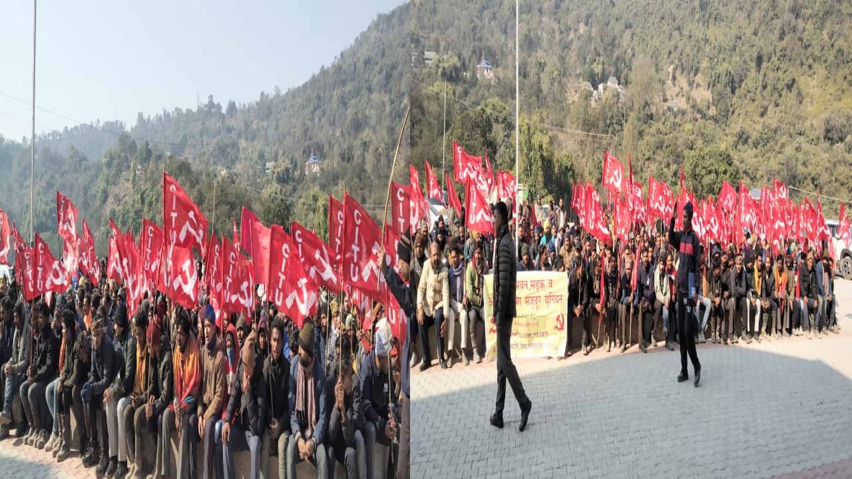 Workers of hydro project under construction in Dhaula Siddh demonstrated hydro project hamirpur