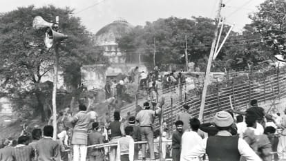 Ram Mandir: DM पर हुई थी गोलीकांड की जिम्मेदारी मढ़ने की कोशिश, तत्कालीन जिलाधिकारी ने किताब में बयां किया सच Ayodhya Ram Mandir An attempt made to put responsibility of firing on DM, then DM told truth in book