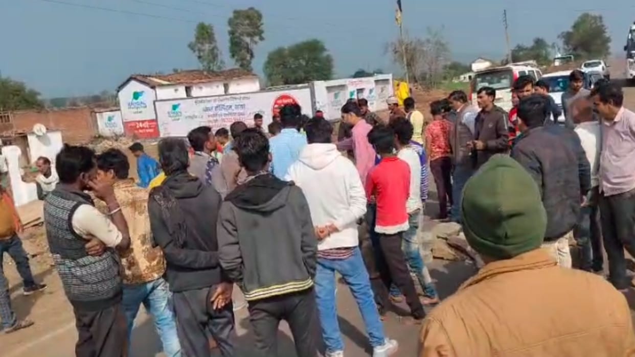 Sagar: The bus hit a couple riding a bicycle, the husband died on the spot and the wife died in the hospital.