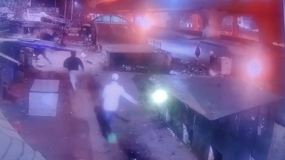 Young man murdered with more than 25 blows in Badarpur Delhi