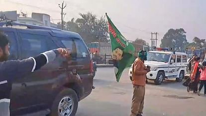 Slogan raised in support of PM Modi in RJD program in muzaffarpur.attacked for  misbehavior with woman.
