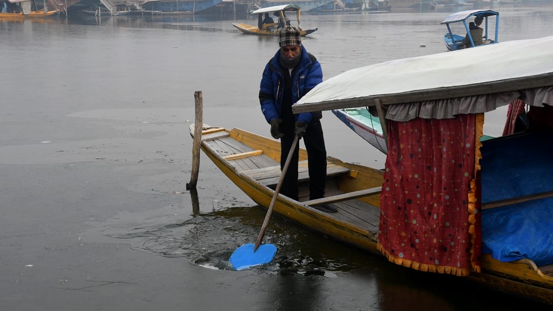 jammu kashmir weather Dry Spell: people Waiting for rain and snowfall in severe cold