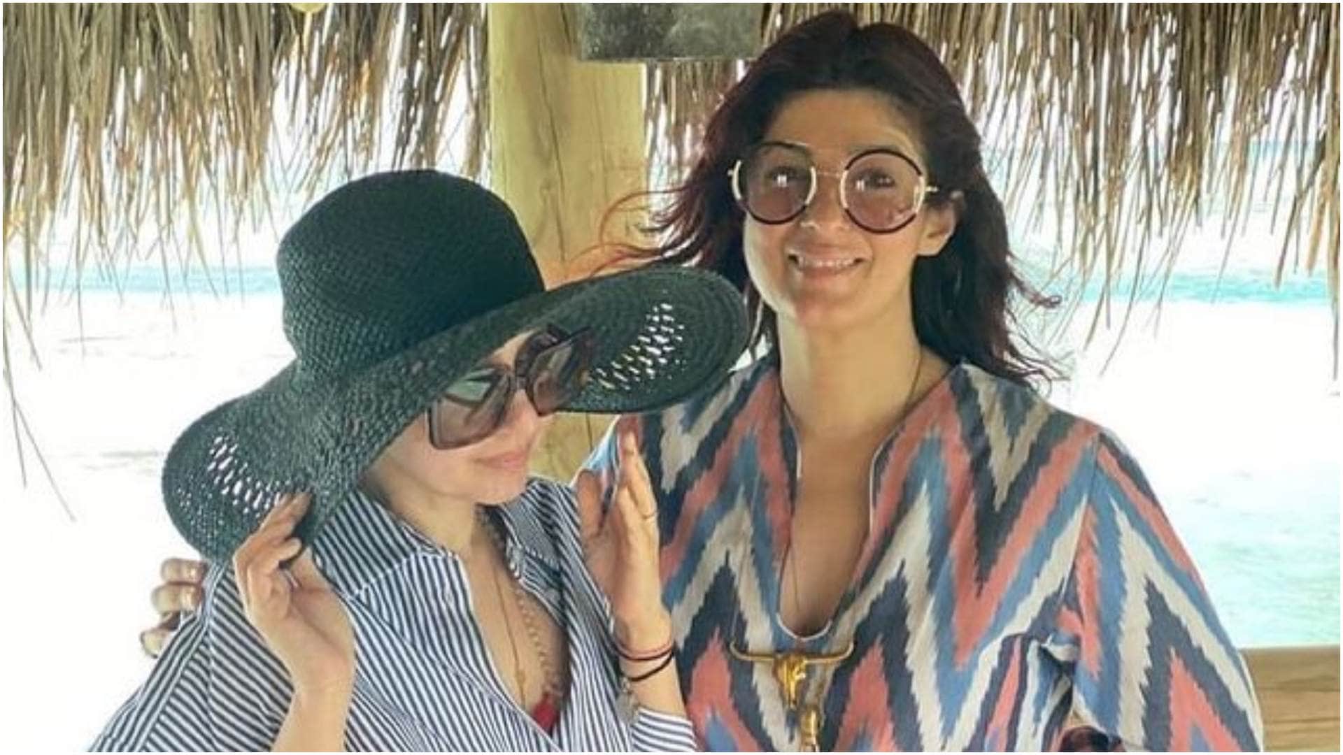 Twinkle Khanna posts unseen photo with sister Rinke and father Rajesh Khanna Actress shares funny story