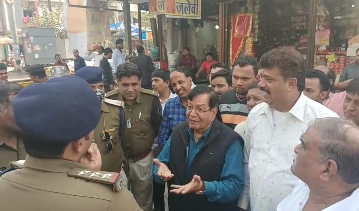 Indore News: Traders said - When MG Road was to be made one-way, then why were our houses and shops demolished