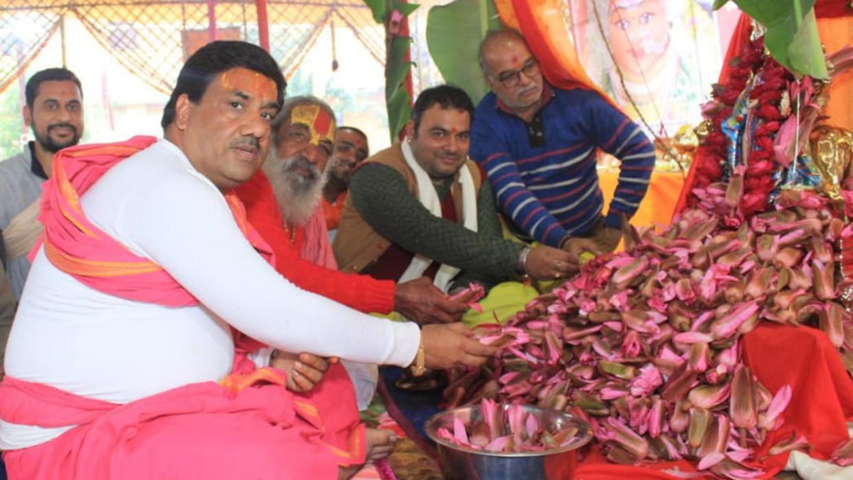 Ujjain: In Sahastrachandi Navkundiya Yagya, Sahastracharan was performed to the goddess with 1100 lotus flower
