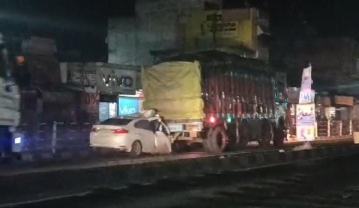 Mandsaur: Speeding car rams into truck, Rajasthan medical student returning after seeing Mahakal dies