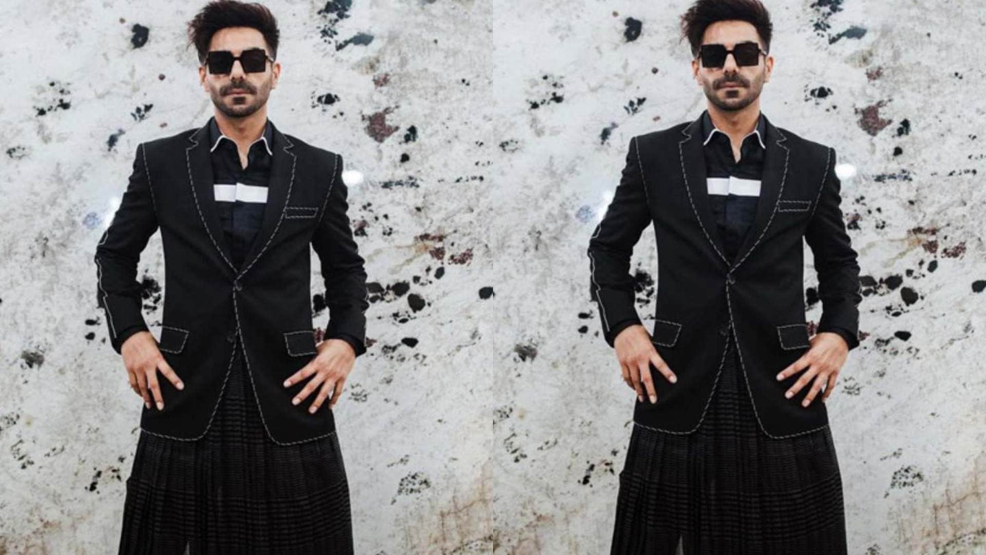 Bollywood Celebs Who Trolled For Weird Fashion Akshay Kumar Ranveer Singh Amitabh Bachchan