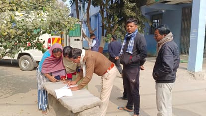 Bihar Road Accident: नालंदा में ट्रेलर ने ओवरटेक कर कार में मारी टक्कर; चालक की मौत, तीन अन्य जख्मी Bihar Road Accident: Trailer overtook and collided with a car in Nalanda; Driver killed, three others injured