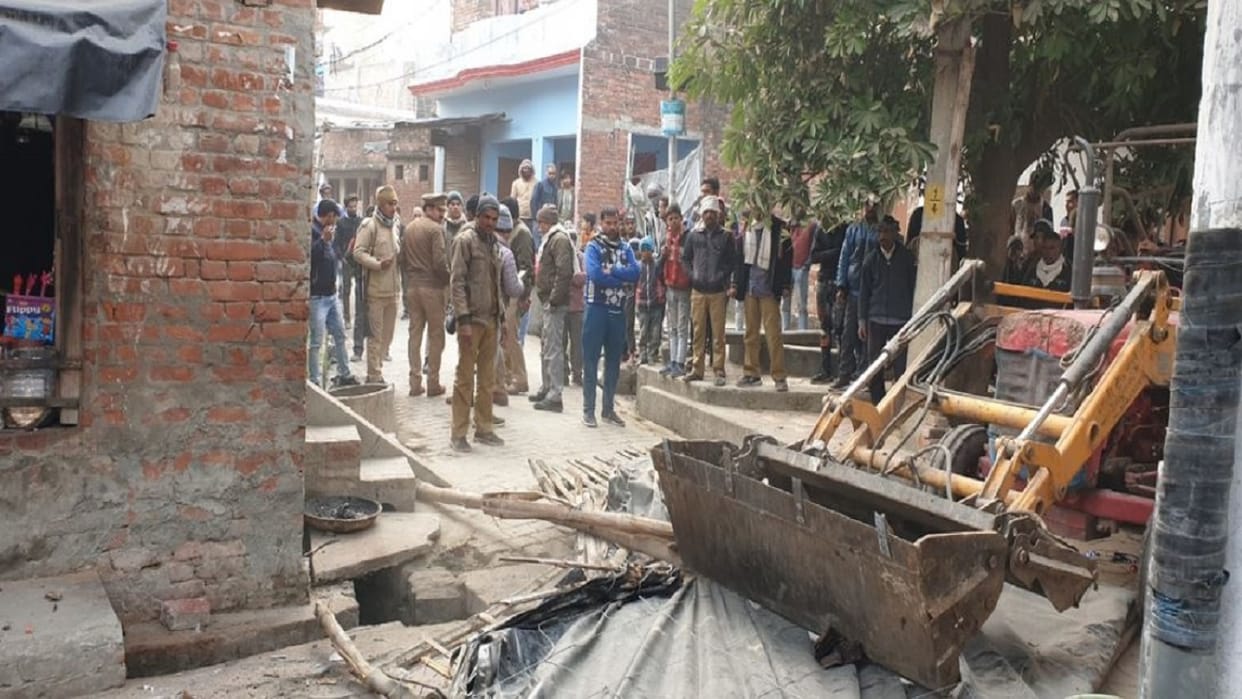 Bulldozer reached the house of the accused of kidnapping a minor girl in Kheri