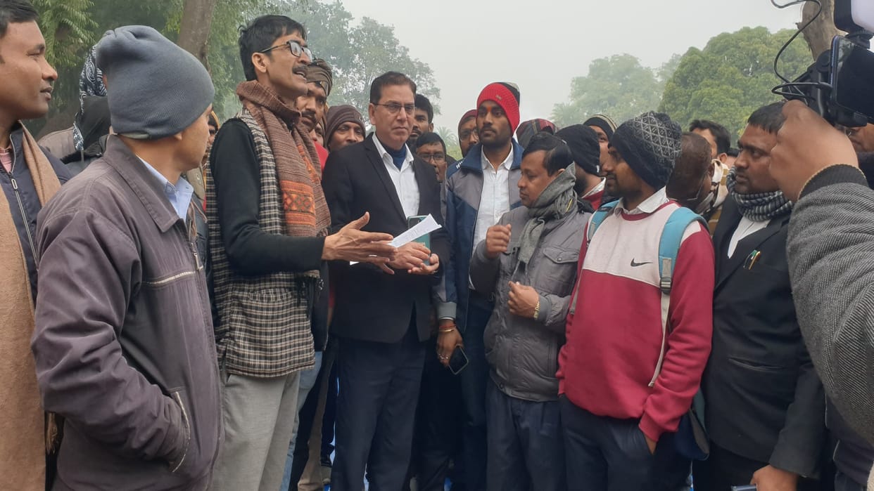 Youth Day: Youth protest and raise their voice to fill six lakh vacant posts