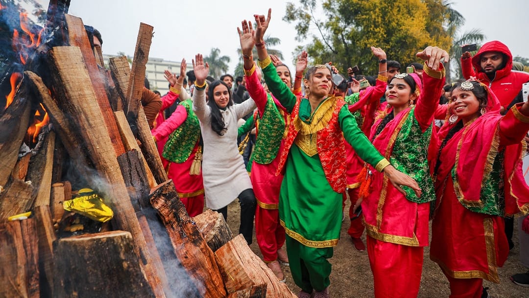 Jammu Kashmir: Lohri festival to celebrat on jan 13 markets are decorated know shubh muhurat