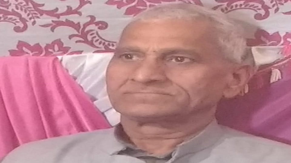 Murder of an elderly shopkeeper by breaking into his house