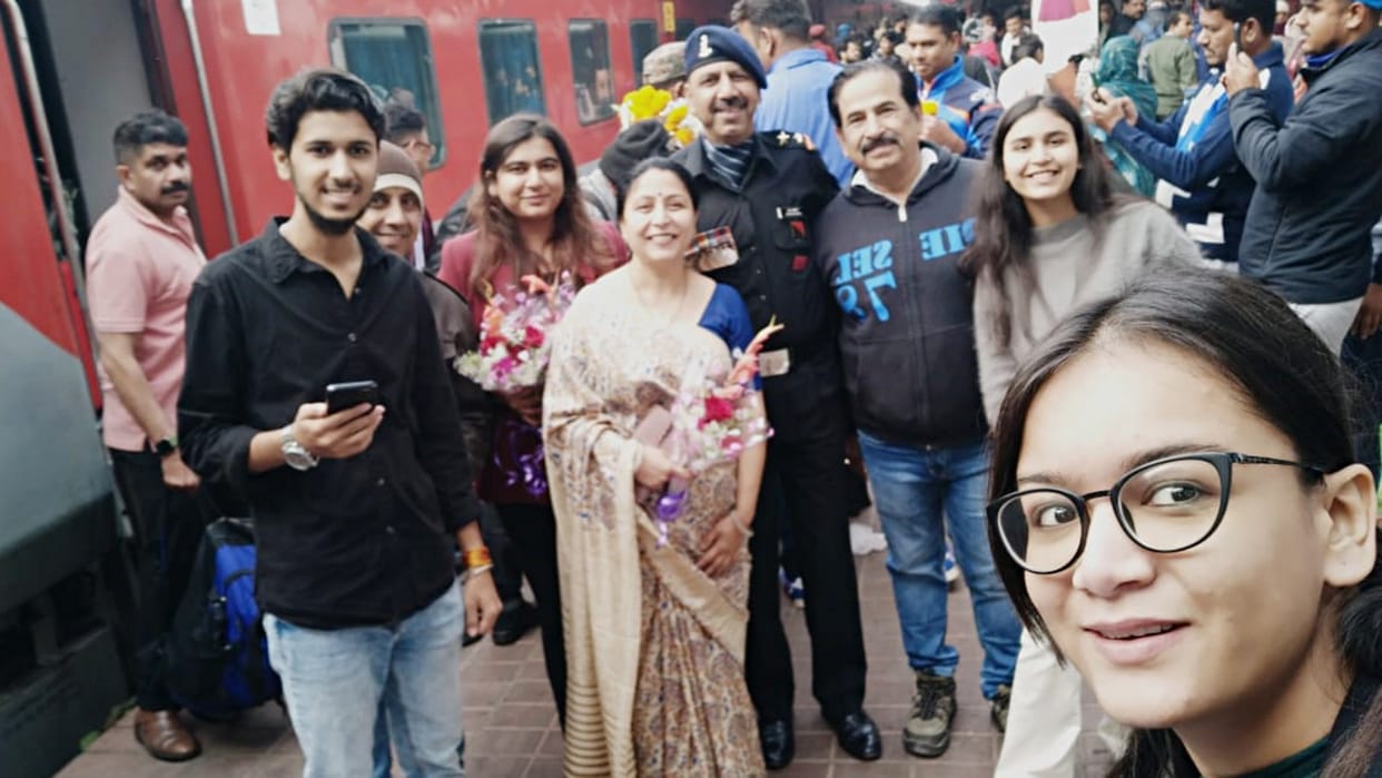 Indore News Rajeev Kapoor of Ujjain retired from Army welcome to indore