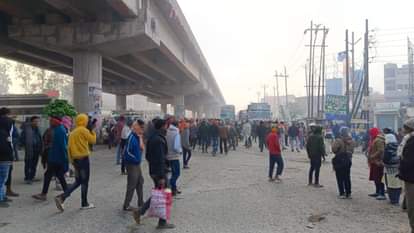 गाड़ी चालकों ने एनएच 20 को किया जाम