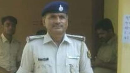 Bihar News: कैमूर में सड़क हादसे में पुलिसकर्मी की मौत; छाता गांव में पसरा मातमी सन्नाटा Policeman died in road accident in Kaimur; Mourning silence spread in Chhata village