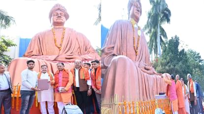 रायपुर में राष्ट्रीय युवा महोत्सव: सीएम साय ने की बूढ़ादेव मंदिर में पूजा-अर्चना, युवाओं को बांटा नियुक्ति पत्र National Youth Festival in Raipur: CM Sai prayers in Budhadev temple raipur, distributed appointment letters