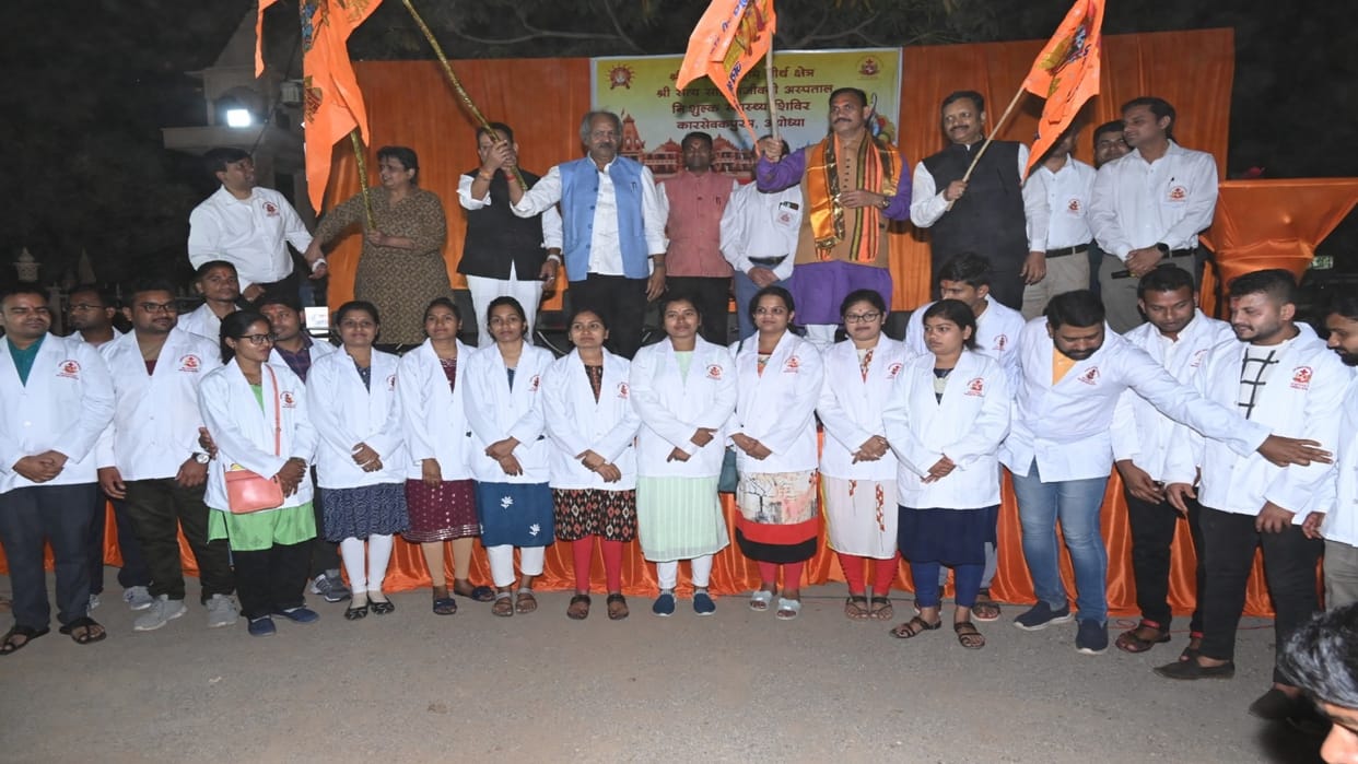 CG: Chhattisgarh Medical team reached Ayodhya; 45 Days to 50 Doctors Desert