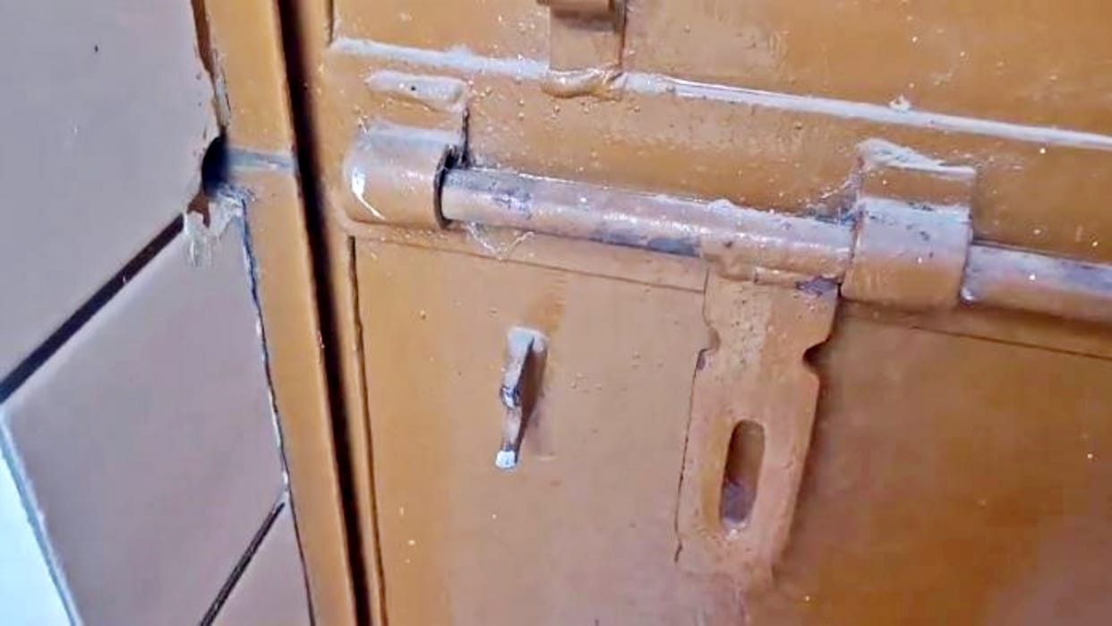 Dholpur News Unknown thieves targeted six houses stole jewelery and cash worth lakhs of rupees