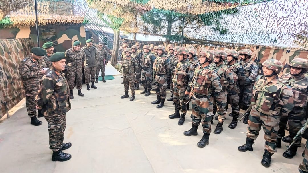 Northern Command Chief Lt Gen Upendra Dwivedi visited the forward posts of Rajouri