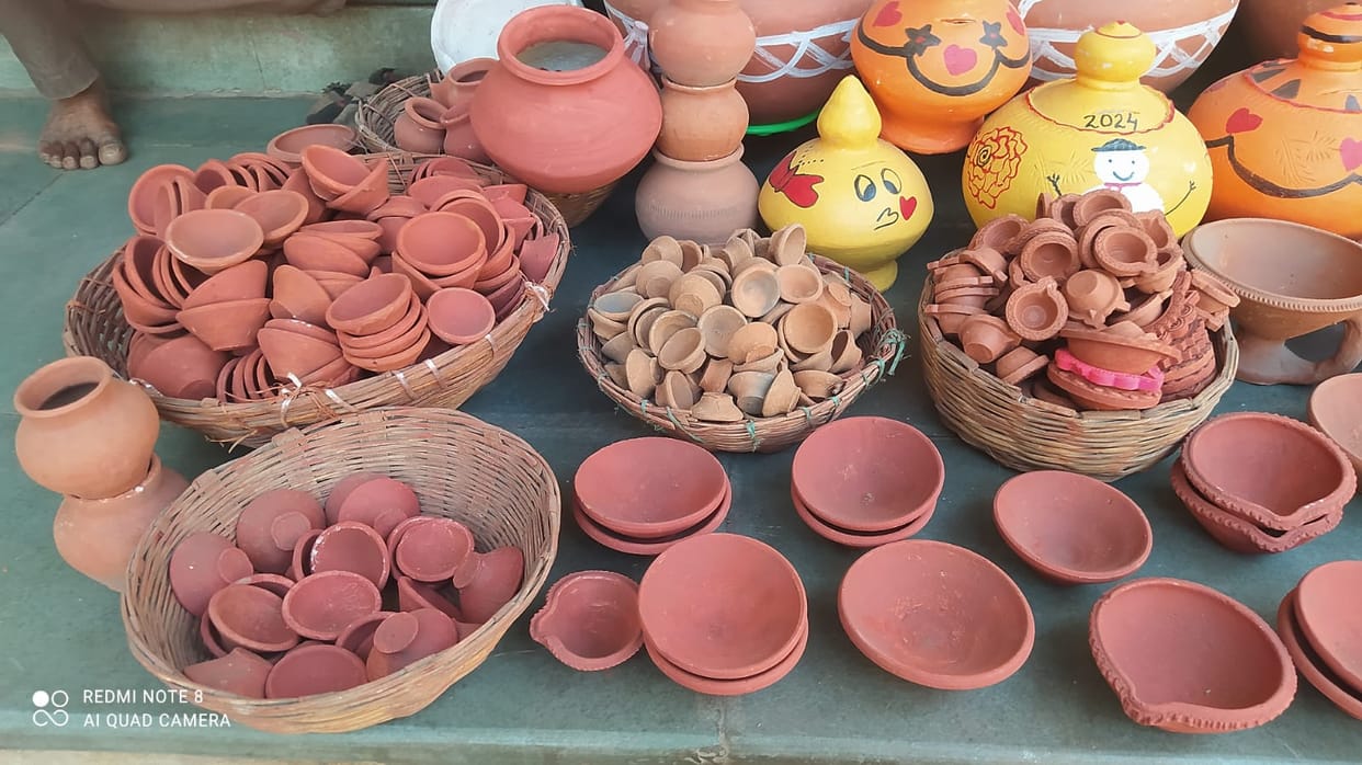 Preparation for Ram Diwali: For the first time after Diwali, earthen lamps are back in the market