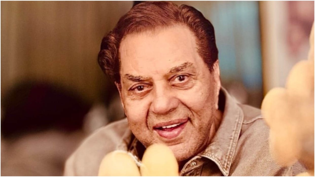 Dharmendra shares his photo clicked by ustaad grandson Dharam actor Sunny Bobby Esha Deol reacts on picture