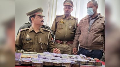 Varanasi: कैंट स्टेशन पर साढ़े 11 लाख रुपये के साथ पकड़ा गया यात्री, राम मंदिर समारोह को लेकर चल रही थी चेकिंग GRP caught passenger with 11 lakh at varanasi cantt station during checking regarding Ram Mandir celebration