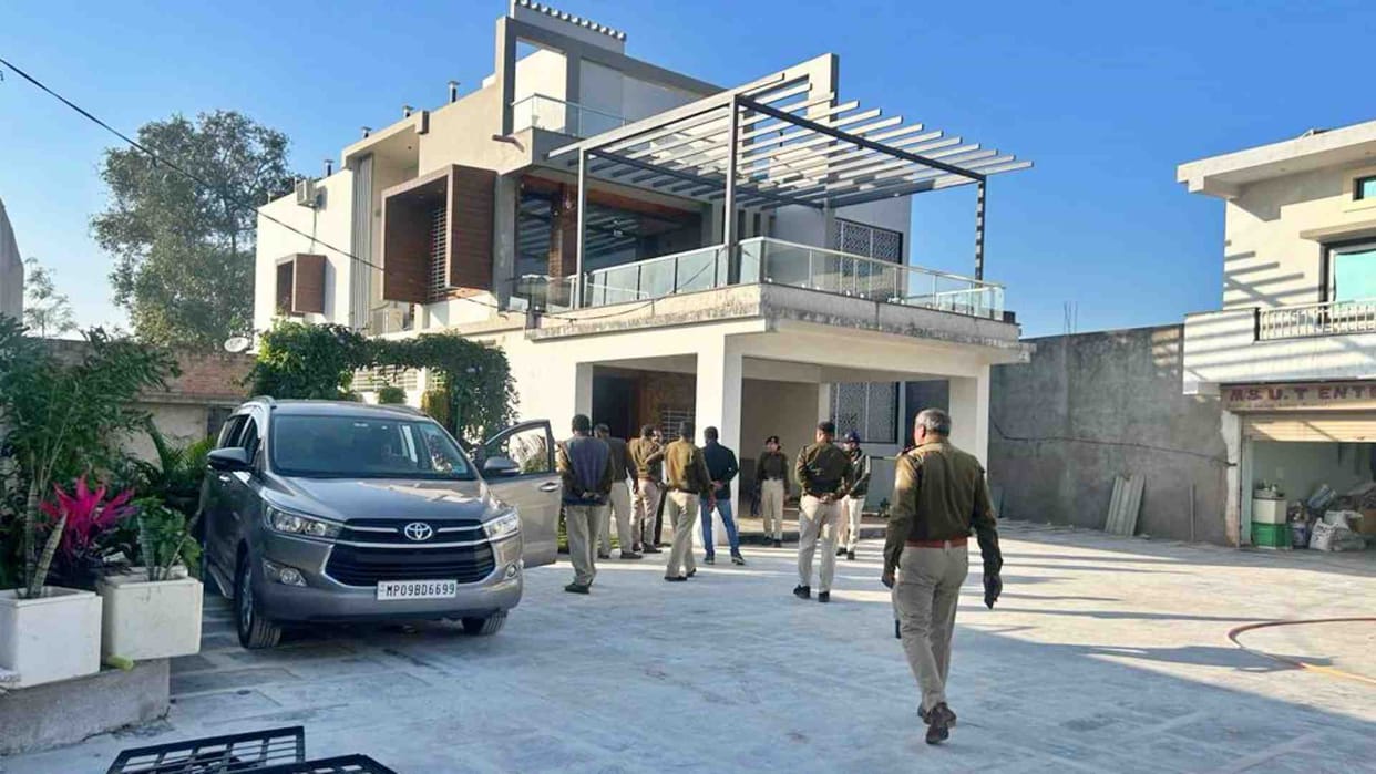 MP News: Central agency ED raids the house of criminal Ballan Tiwari in Katni.