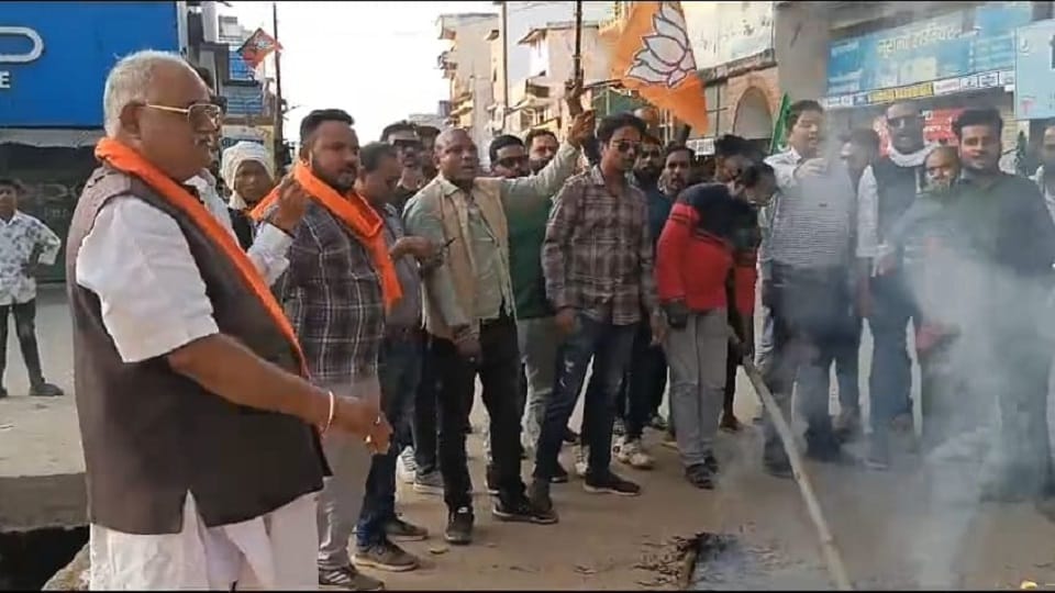 भाजपाइयों ने की आरोपियों को फांसी देने की मांग