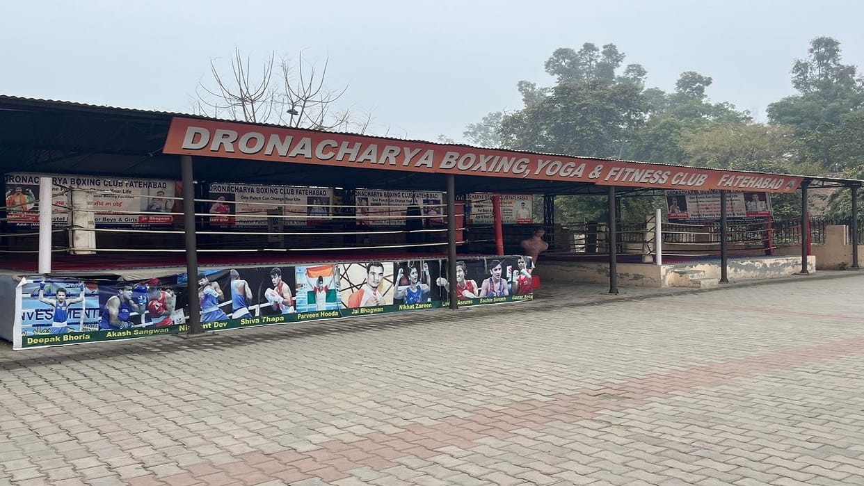 Dronacharya Arjun showing his strength with his punches In Fatehabad