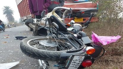 Hathras News: बाइक सवार में कैंटर ने मारी टक्कर, युवक की मौत, वाहन चालक फरार Bike rider killed in collision with a Cantor