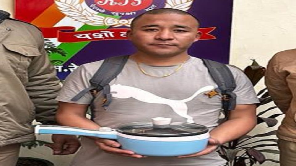Electric kettle installed for hot water in Mahabodhi Express