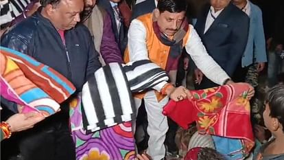 As soon as he reached Ujjain, CM Yadav distributed blankets to the needy